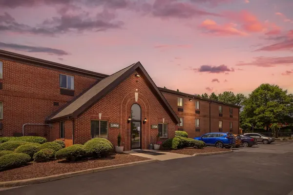 Photo 1 - HomeTowne Studios & Suites by Red Roof Greensboro