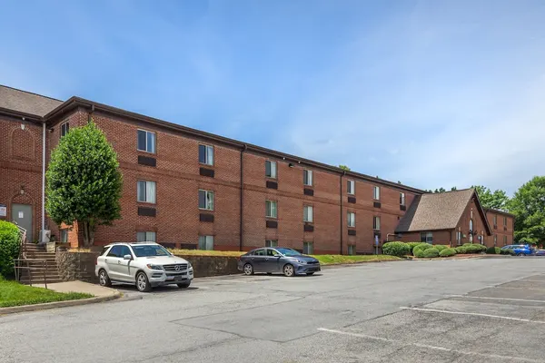 Photo 1 - HomeTowne Studios & Suites by Red Roof Greensboro