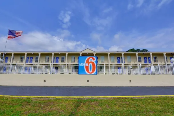 Photo 1 - Motel 6 Americus, GA