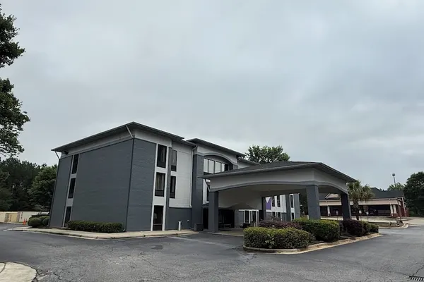 Photo 1 - Alpharetta Inn