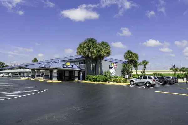 Photo 1 - Days Inn by Wyndham Orlando Downtown