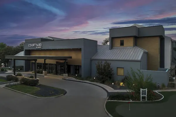 Photo 1 - Courtyard By Marriott Dallas DFW Airport North/Irving