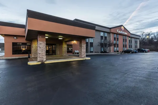 Photo 1 - Comfort Inn Alton near I-255