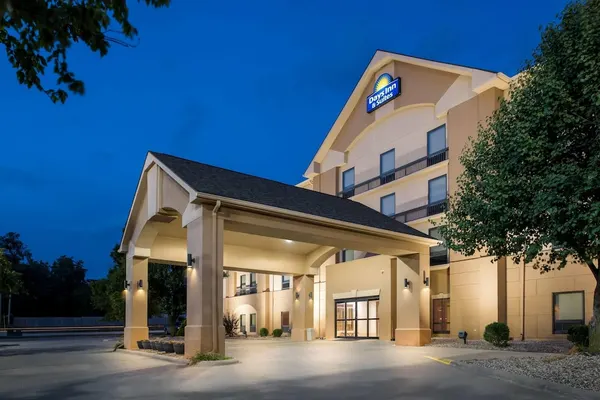 Photo 1 - Days Inn & Suites by Wyndham Cedar Rapids