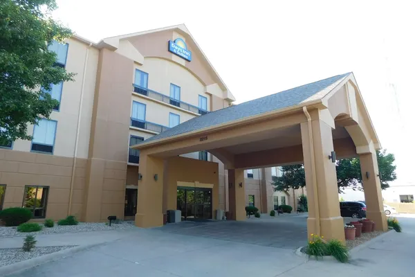 Photo 1 - Days Inn & Suites by Wyndham Cedar Rapids