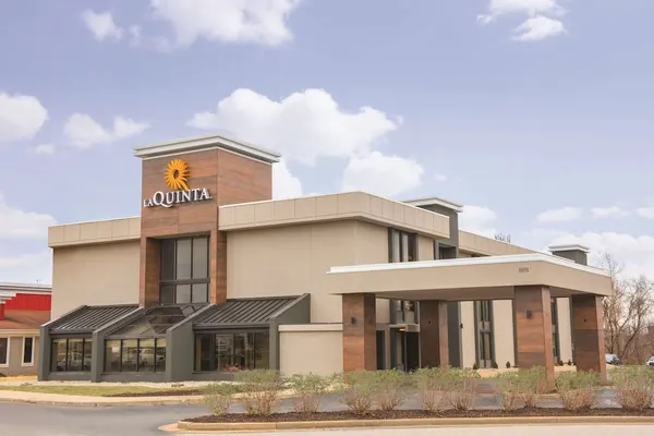 Photo 1 - La Quinta Inn & Suites by Wyndham Festus - St. Louis South