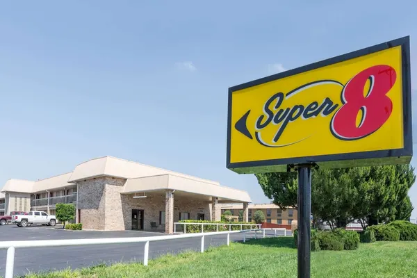 Photo 1 - Super 8 by Wyndham Clovis