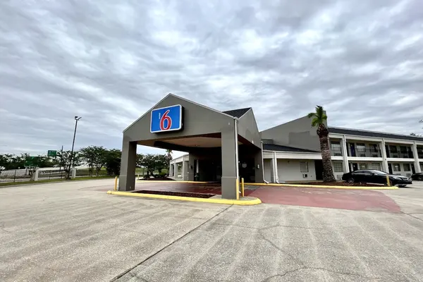 Photo 1 - Motel 6 Lake Charles, LA