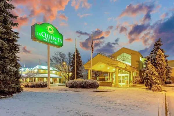 Photo 1 - La Quinta Inn & Suites by Wyndham Appleton College Avenue