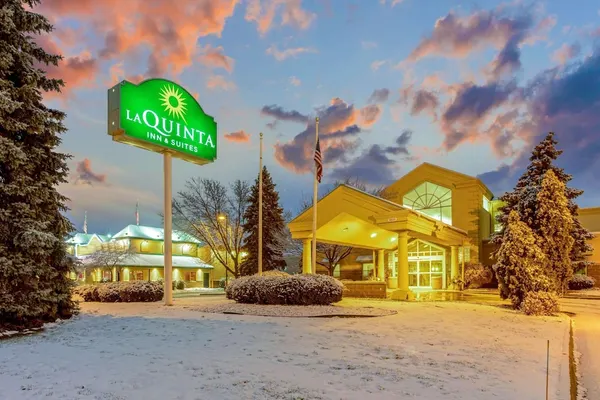 Photo 1 - La Quinta Inn & Suites by Wyndham Appleton College Avenue