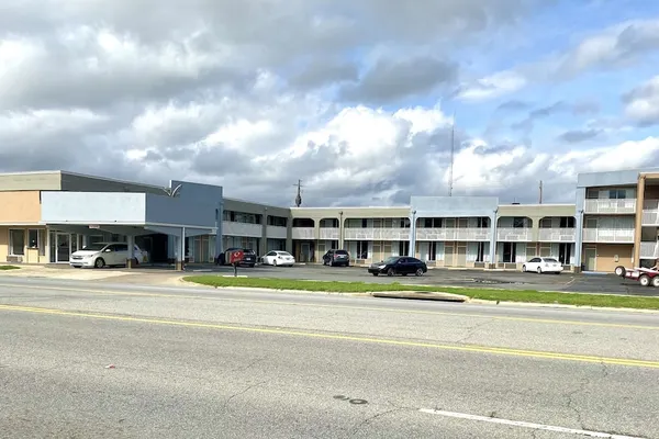 Photo 1 - Econo Lodge