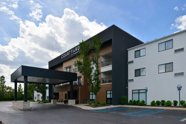 Photo 1 - Courtyard by Marriott Detroit Utica