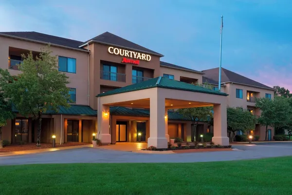 Photo 1 - Courtyard by Marriott Akron Fairlawn