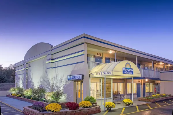 Photo 1 - Days Inn & Suites by Wyndham Dayton North