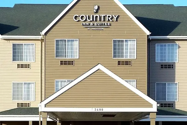 Photo 1 - Country Inn & Suites by Radisson, Watertown, SD