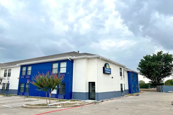Photo 1 - Days Inn by Wyndham Dallas Plano
