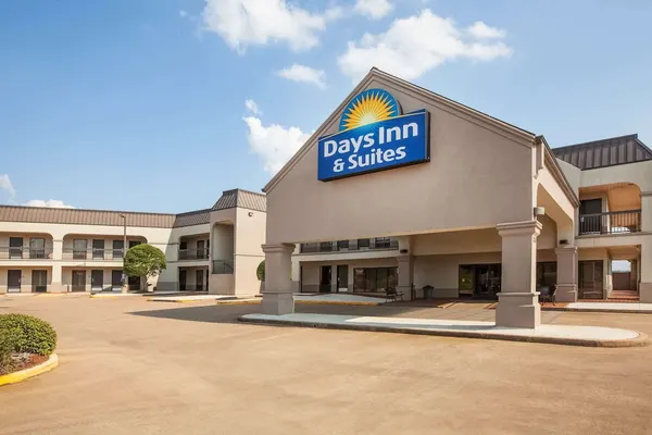 Photo 1 - Days Inn & Suites by Wyndham Tyler