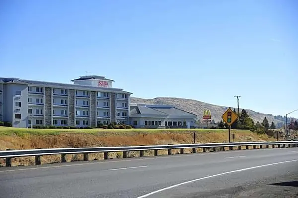 Photo 1 - Shilo Inn Suites Hotel - Klamath Falls