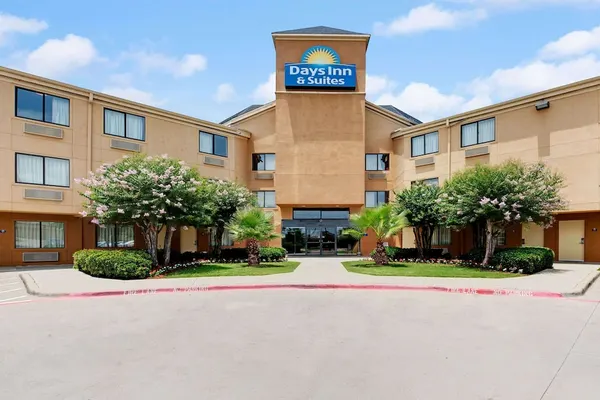 Photo 1 - Days Inn & Suites by Wyndham DeSoto