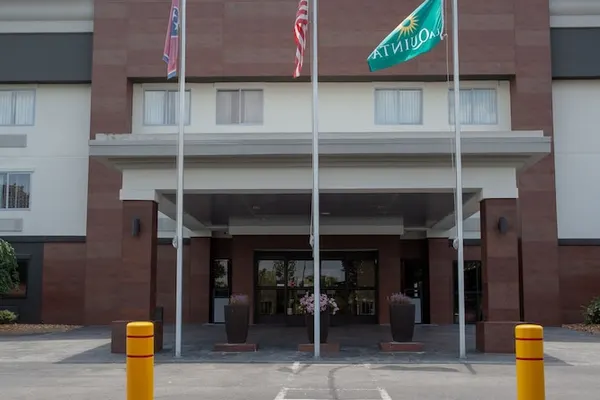 Photo 1 - La Quinta Inn & Suites by Wyndham Goodlettsville - Nashville