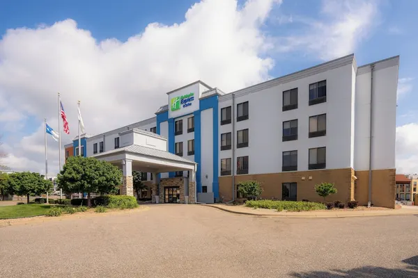Photo 1 - Holiday Inn Express Hotel & Suites Minneapolis-Minnetonka by IHG