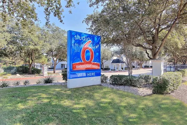 Photo 1 - Studio 6 Austin, TX - Midtown