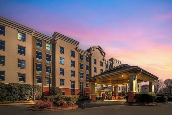 Photo 1 - Comfort Suites near Birkdale Village- Huntersville