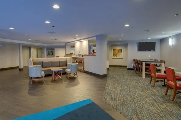 Photo 1 - Holiday Inn Express W-I40/Whitebridge Road by IHG
