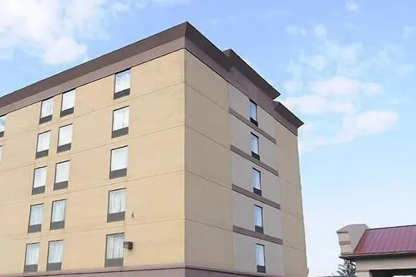 Photo 1 - Days Inn by Wyndham Calumet Park