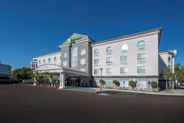 Photo 1 - Holiday Inn Express Hotel & Suites San Diego-Sorrento Valley by IHG