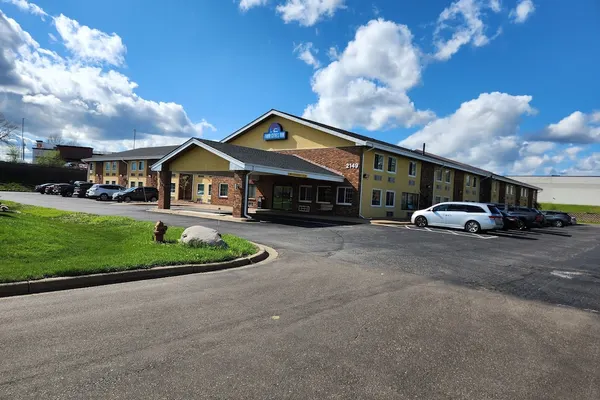 Photo 1 - Twin Cities Inn
