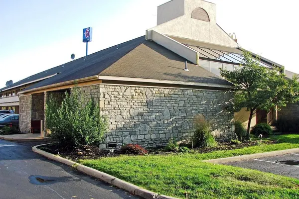 Photo 1 - Motel 6 Dayton, OH - Englewood