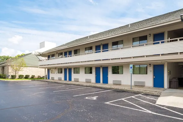 Photo 1 - Motel 6 Columbus, OH - OSU