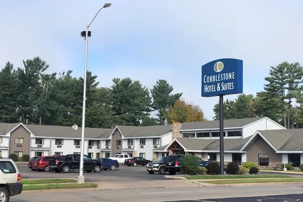 Photo 1 - Cobblestone Hotel & Suites – Wisconsin Rapids