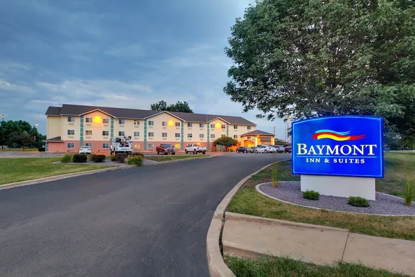 Photo 1 - Baymont by Wyndham Galesburg