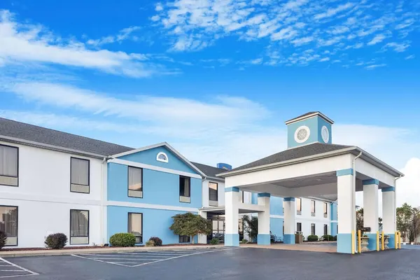 Photo 1 - Baymont by Wyndham Madisonville