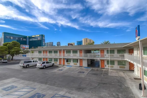 Photo 1 - Studio 6 Suites Las Vegas, NV – Tropicana