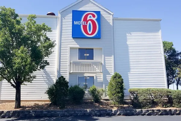 Photo 1 - Motel 6 Maryland Heights, MO