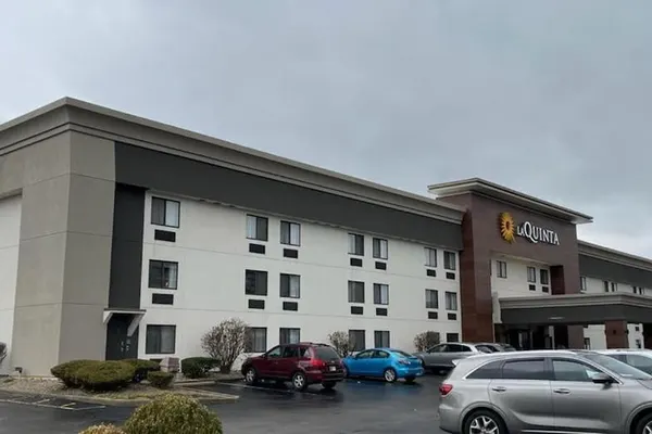 Photo 1 - La Quinta Inn by Wyndham Indianapolis Airport Executive Dr