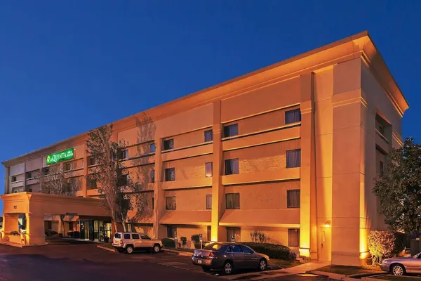 Photo 1 - La Quinta Inn & Suites by Wyndham El Paso West Bartlett