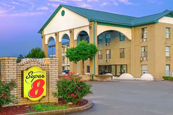 Photo 1 - Super 8 by Wyndham Lakeland