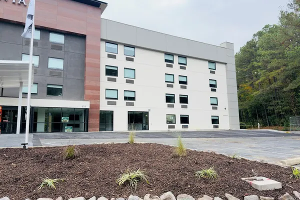 Photo 1 - La Quinta Inn & Suites by Wyndham Atlanta Roswell