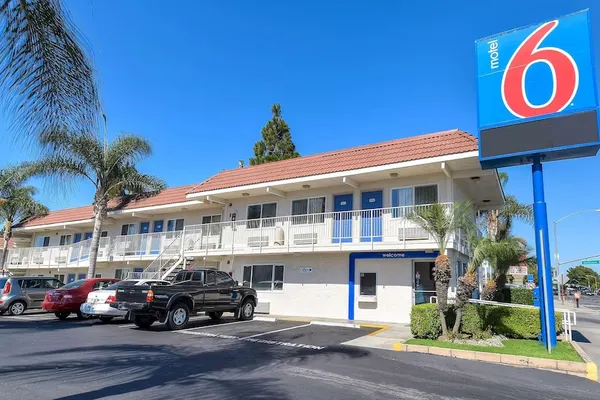 Photo 1 - Motel 6 Denver, CO - Airport
