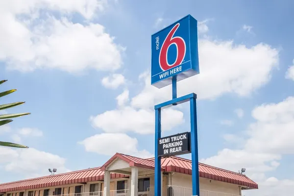 Photo 1 - Motel 6 Mesquite, TX - Rodeo - Convention Ctr