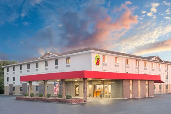 Photo 1 - Super 8 by Wyndham Terre Haute