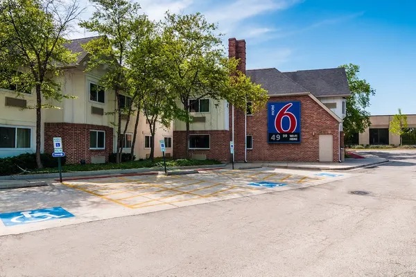 Photo 1 - Motel 6 Arlington Heights, IL - Chicago North Central