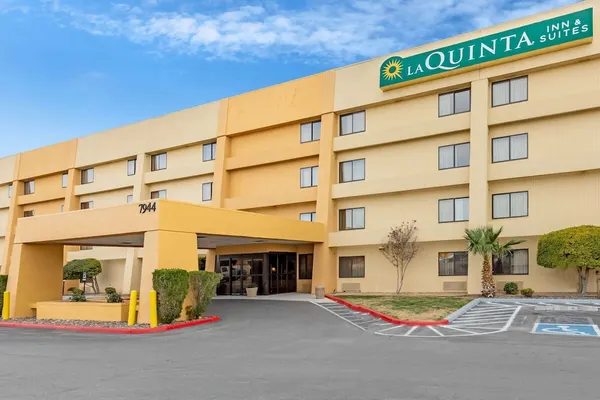 Photo 1 - La Quinta Inn & Suites by Wyndham El Paso East