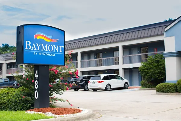 Photo 1 - Baymont by Wyndham Fort Walton Beach Mary Esther
