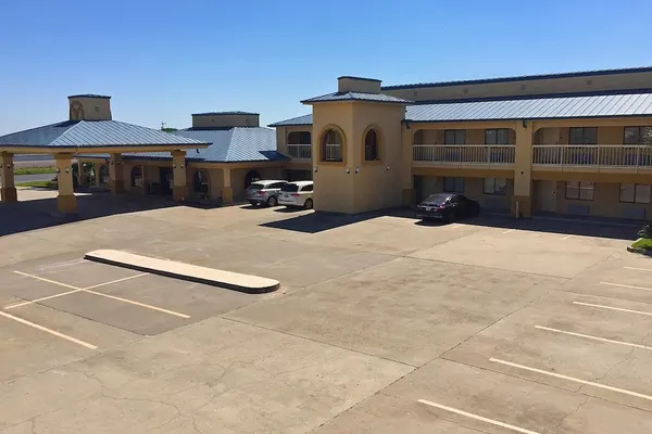 Photo 1 - Americas Best Value Inn Bishop Kingsville