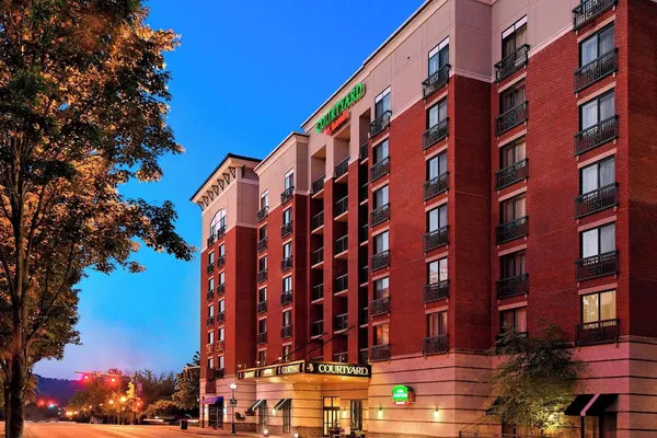 Photo 1 - Courtyard by Marriott Chattanooga Downtown